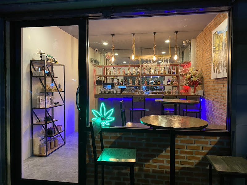 B Weed N' Bar (Luggage Deposit)
