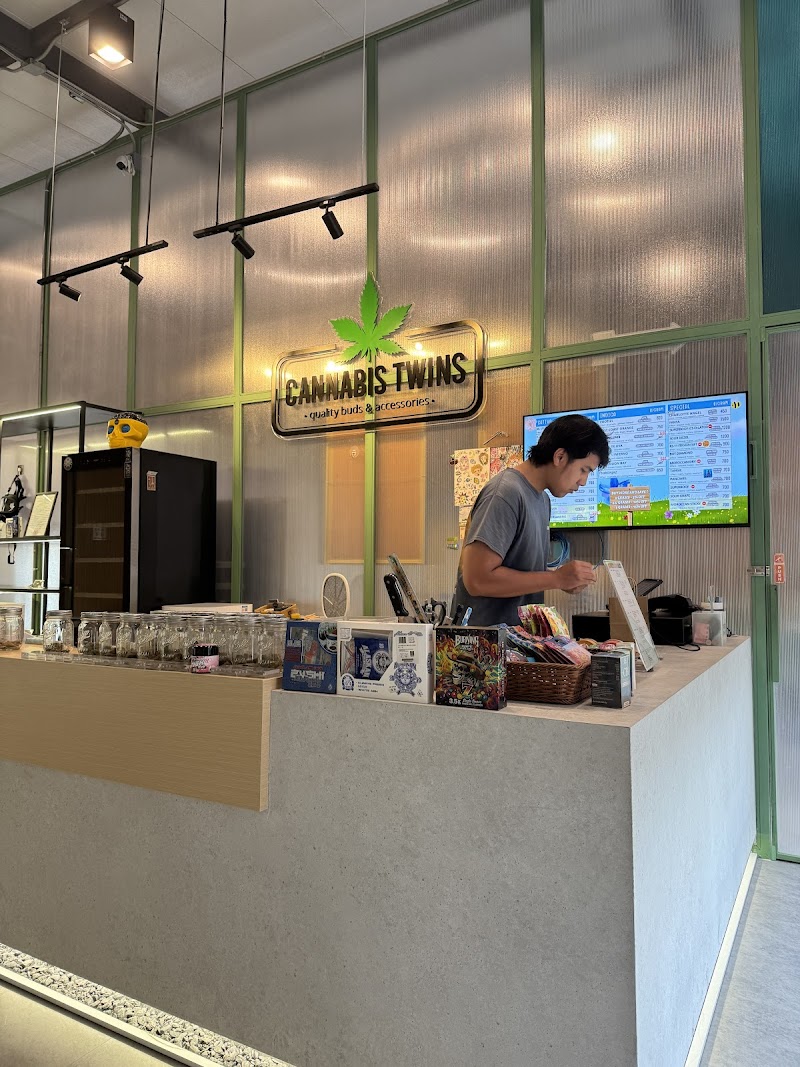 CANNABIS TWINS Dispensary, Lounge and Weed Shop - Phloen Chit - 大麻