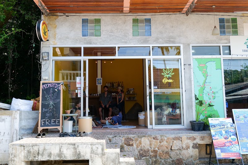 Chica Loca Weed Bar