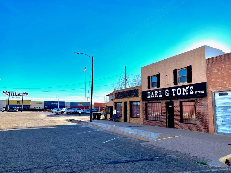 Earl and Tom's
