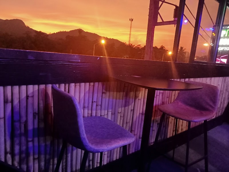Up in smoke cannabis & mountain view rooftop bar 🍻