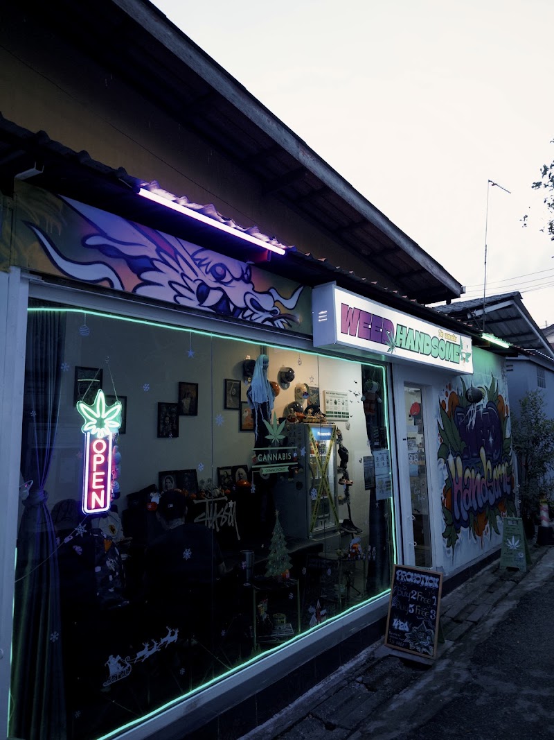 WEED HANDSOME - CANNABIS DISPENSARY 大麻 Marijuanas & SMOKING AREA [ WEED SHOP ]
